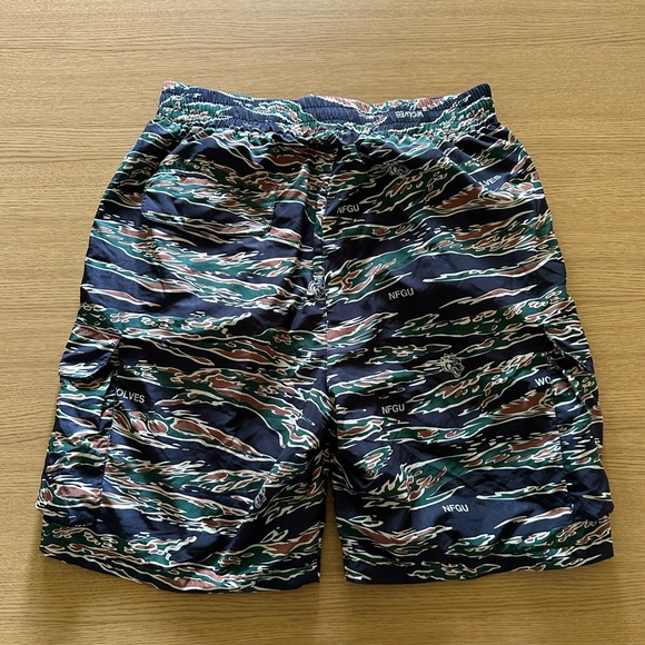 DARC SPORT Small Wolf Head Utility Shorts in Desert Camo - Picture 2 of 3